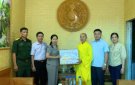 Đồng chí Lê Thị Hạnh, Phó Chủ tịch HĐND huyện Thọ Xuân thăm, tặng quà các cơ sở Phật giáo nhân dịp Lễ Phật đản 2024