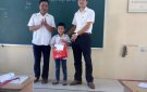 Lãnh đạo địa phương thăm và tặng quà trung thu cho trẻ em có hoàn cảnh khó khăn 